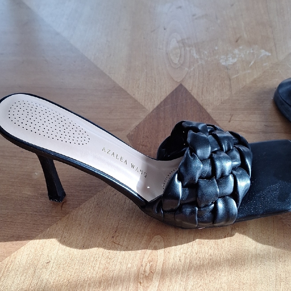 Chic Black Woven Heels - Picture 6 of 8